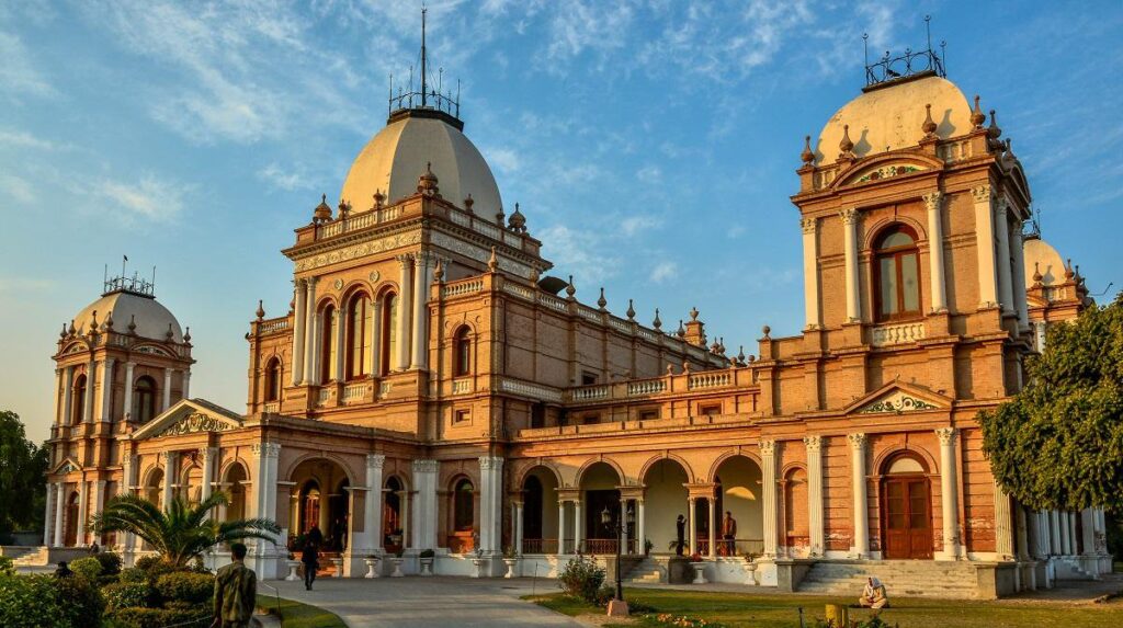 Noor-Mahal-Bahawalpur.