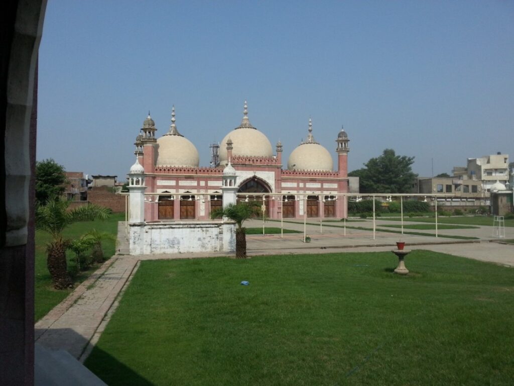 he_oldest_mosque_in_Gujrat_-_Eid_Gah_Gujrat-
