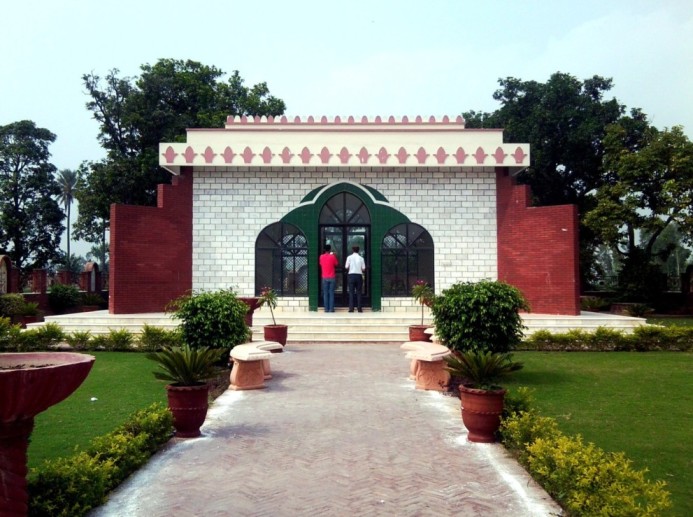  Tomb_of_Mulana_Zafar_Ali_Khan