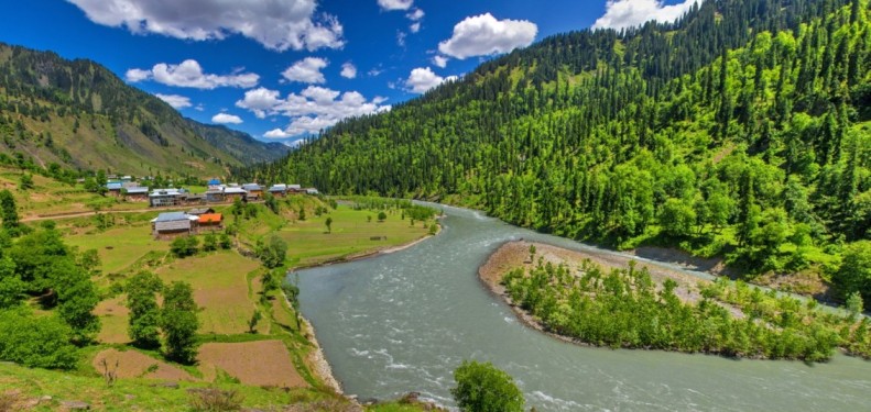 Sardari_Village_Neelam_Valley_Azad_Kashmir.