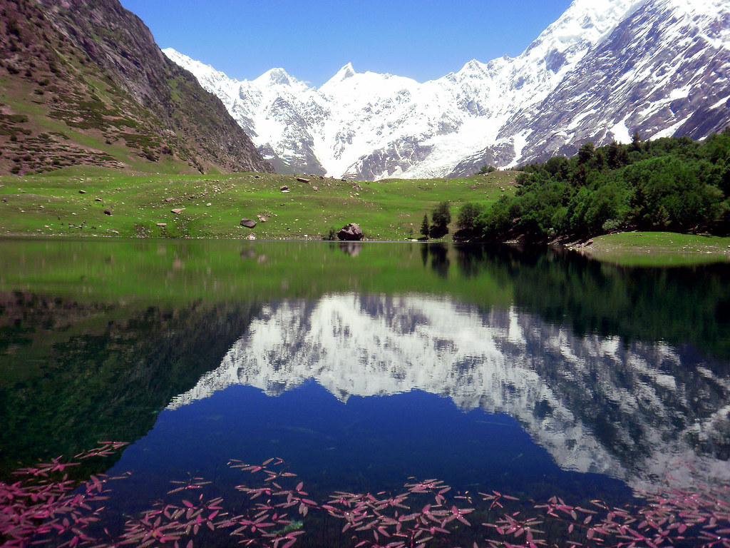  beautiful-kutwal-lake-haramosh-valley-baltistan.