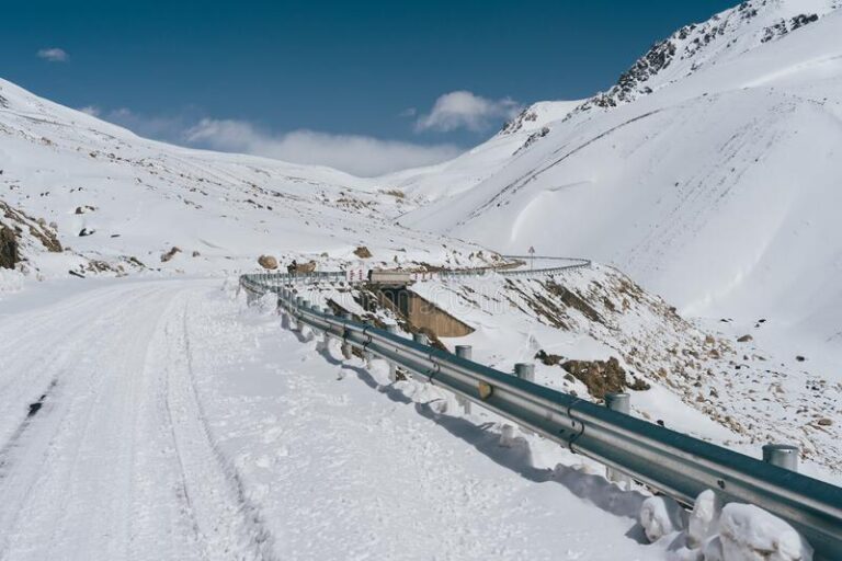 Getting Around Pakistan: Flights, Buses, Trains and Hired Cars