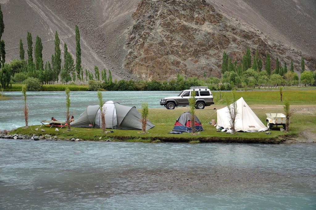 phander-lake-ghizer-gilgit-baltistan.